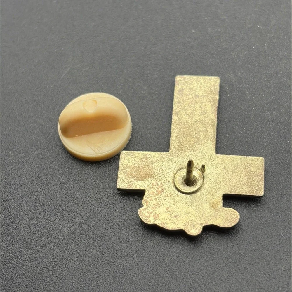 Michelob‎ Light Beer Alcohol Lapel Hat Pin